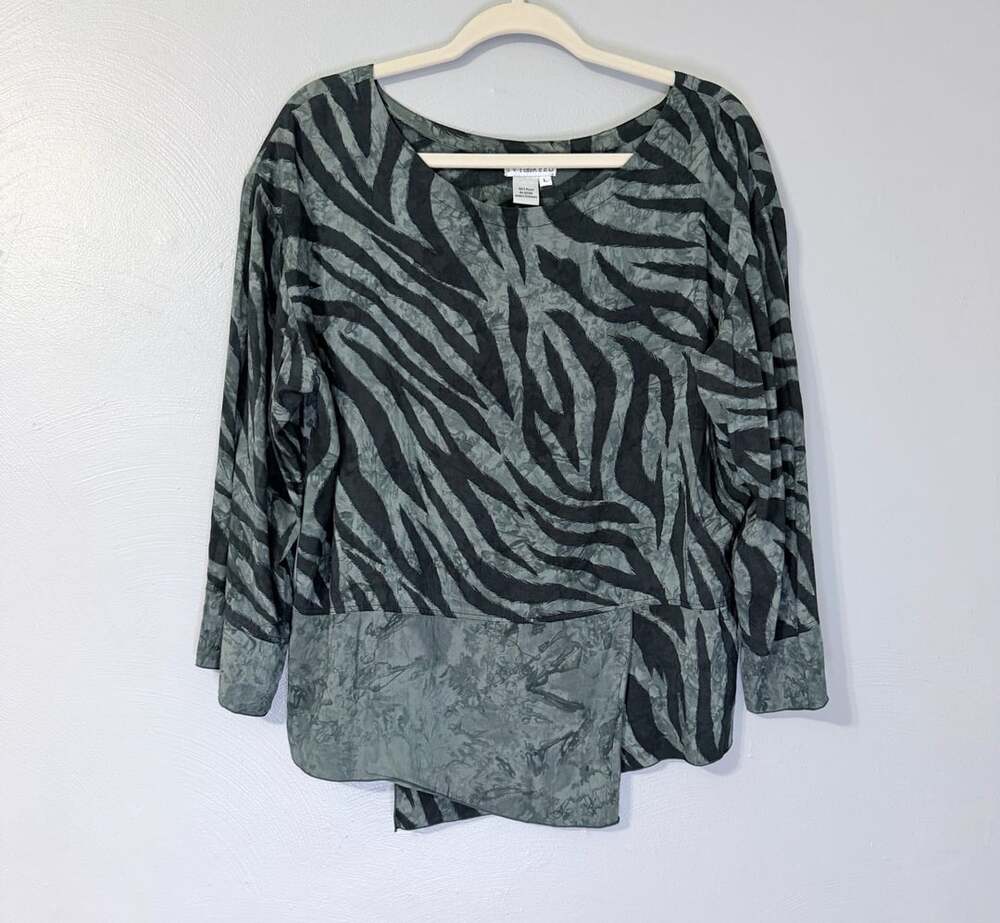 Chicos Womans blue/gray print hi/low hem pullover top Size Medium
